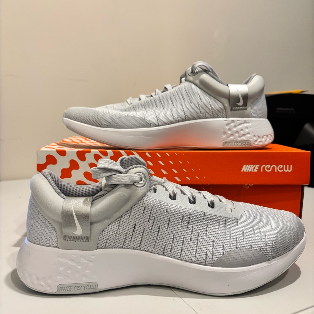 Nike Renew Serenity Run Platinum/White